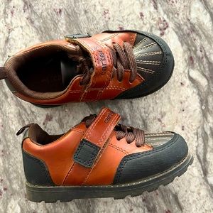 Toddler Carters Shoes size 9